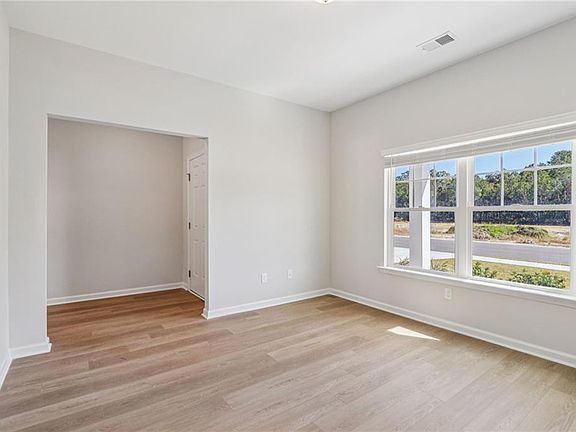 2nd image of 37 Nautilus Ave
