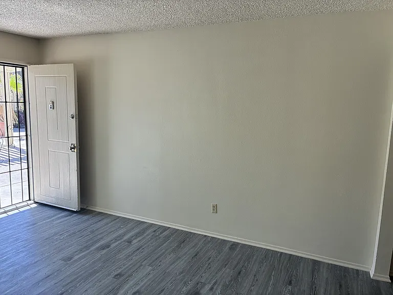 140 Covena Ave #12 — Photo 7