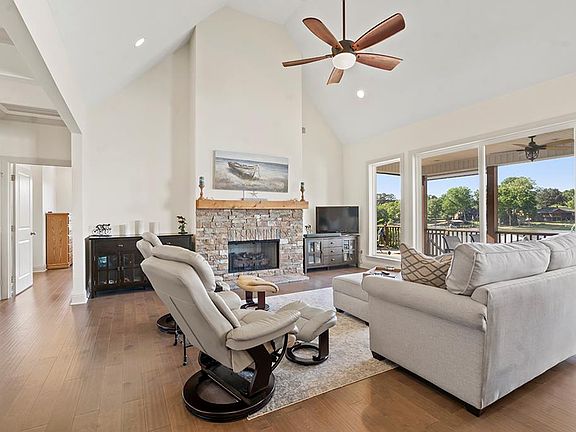 5th image of 118 King Cir