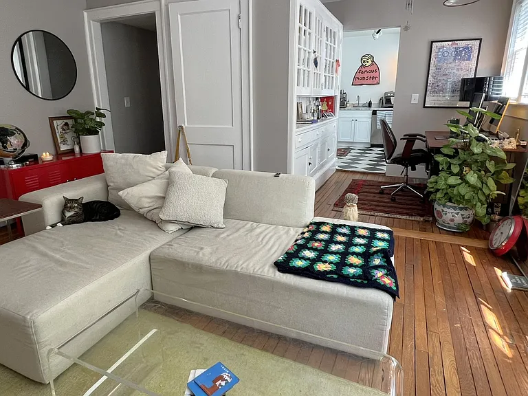 Great flow from Living room to dinette/home office, to kitchen