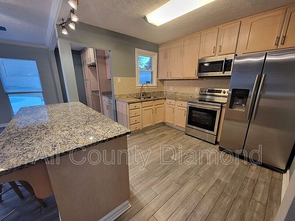 4th image of 215 N Harris Ave