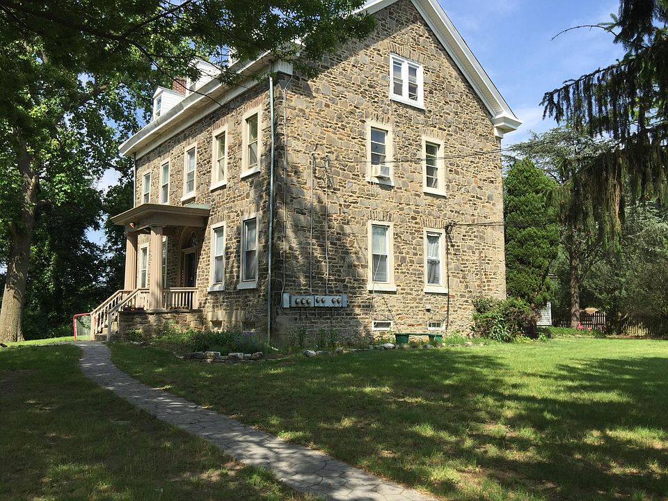 2nd image of 300 Woodbury Ter APT 3