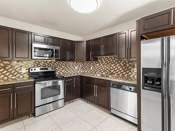 2nd image of 158 Lakeview Dr #0
