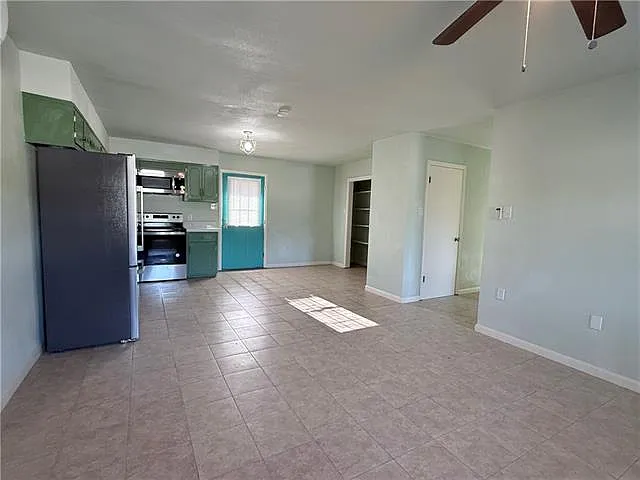 3 bed, 1.0 bath, 1280 sqft, $1,150 — Photo 3