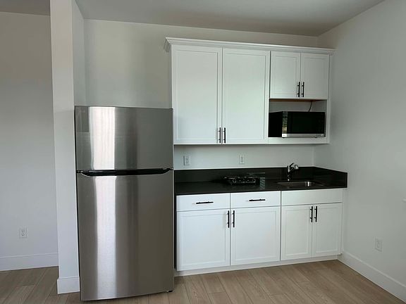 2nd image of 20464 Myrtle Pl E #2