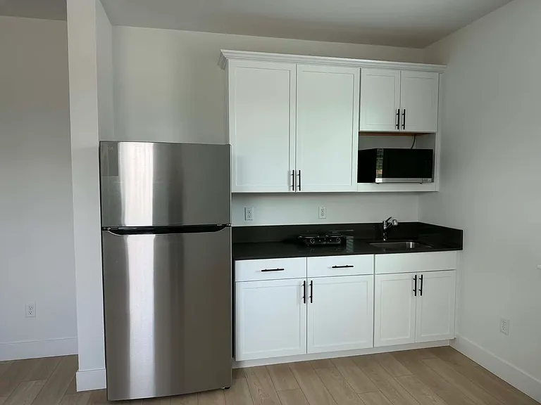 20464 Myrtle Pl E #2 — Photo 2