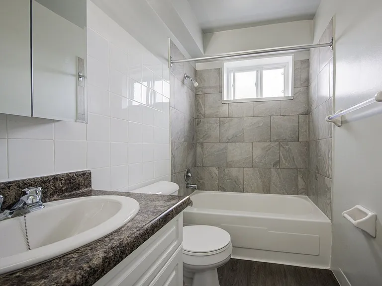 40 Mohawk Rd E — Photo 15