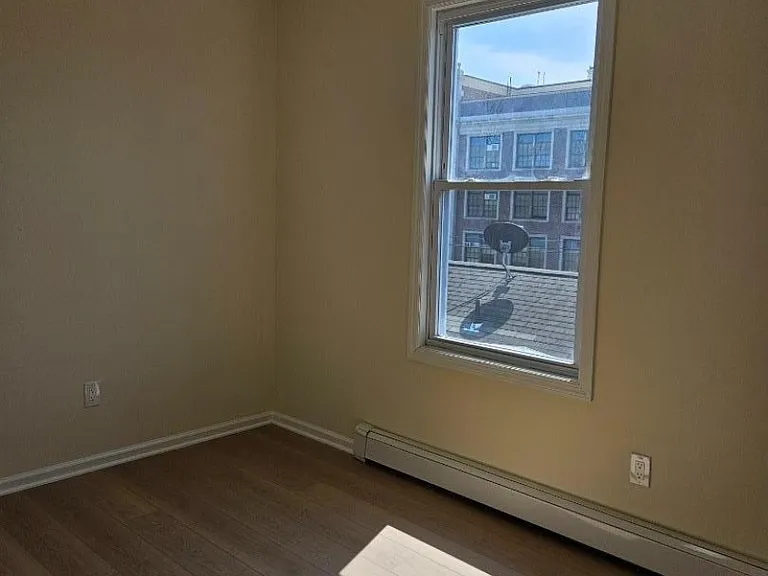 372 Bergen St — Photo 26
