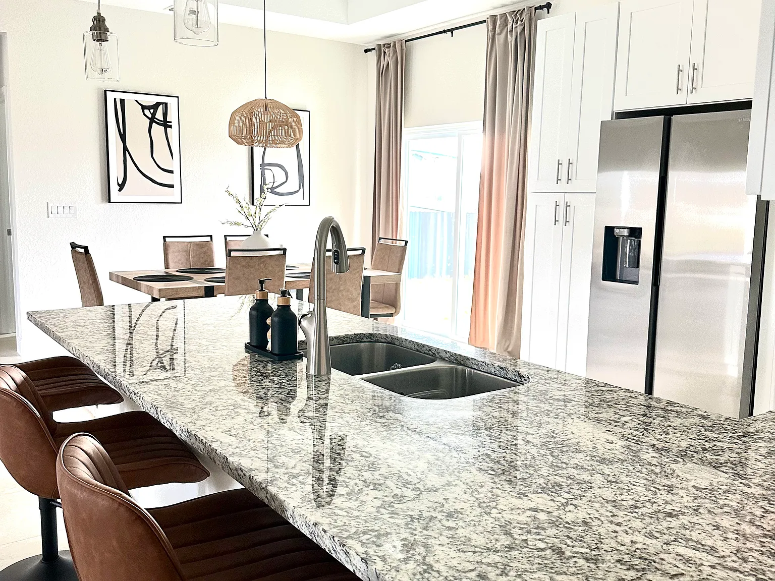 3 bed, 1465 sqft, $2,350 — Photo 4