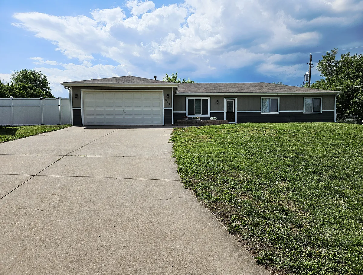 Building Photo - 500 Mustang Dr