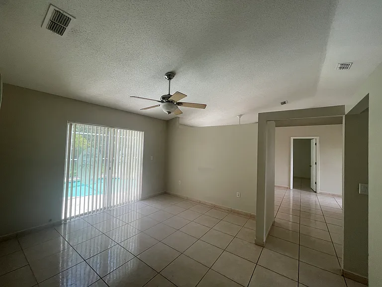 569 Pinehurst Cv — Photo 6
