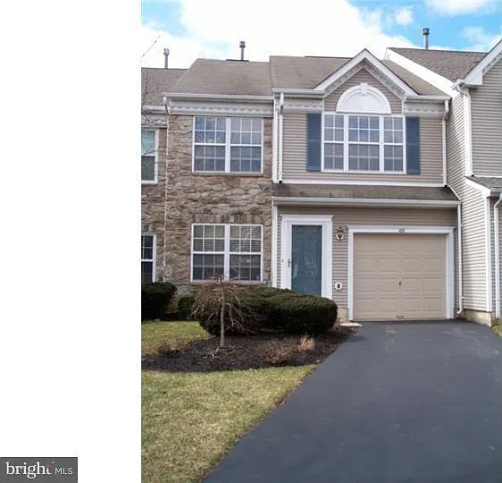 105 Broadleaf Pl — Photo 1
