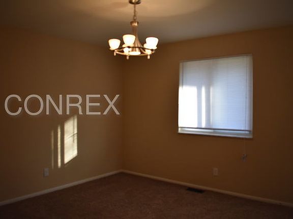 4th image of 934 Goodhue Cir