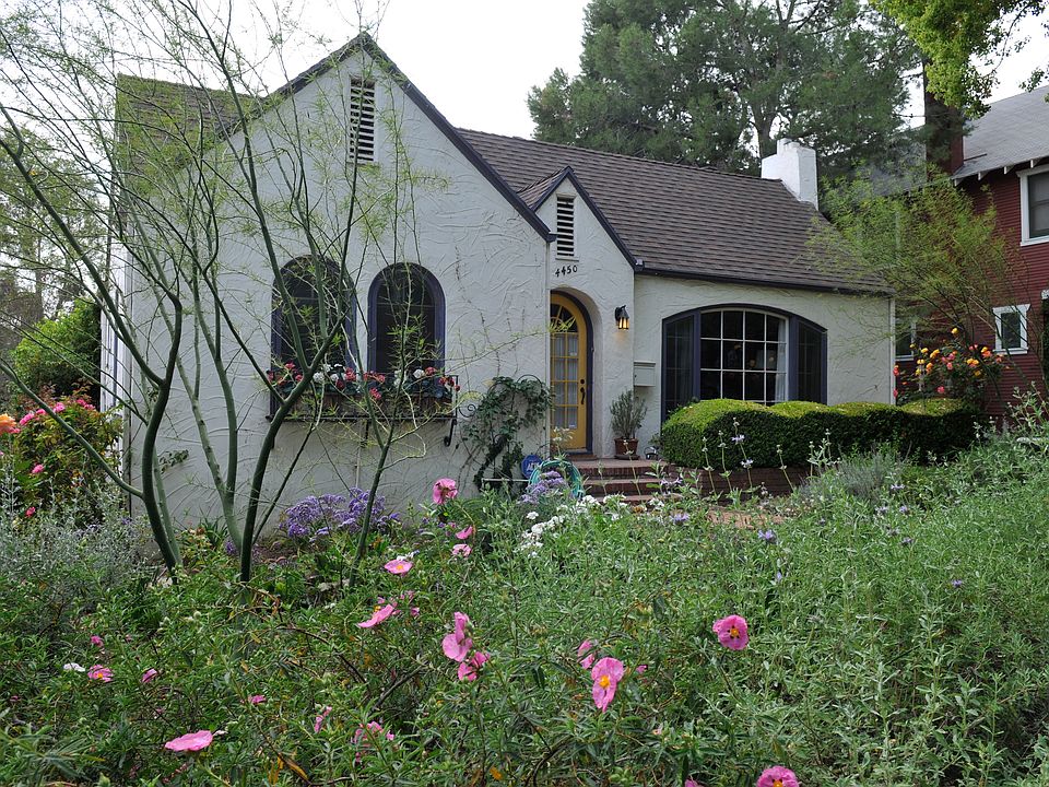1927 3 bedroom bungalow in downtown Riverside