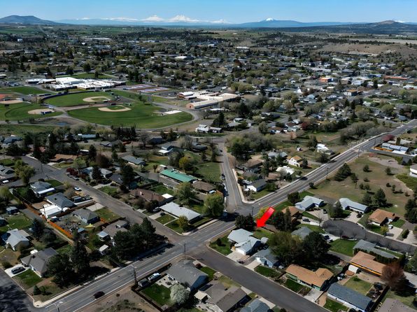 14 NE Hillcrest St, Madras, OR 97741