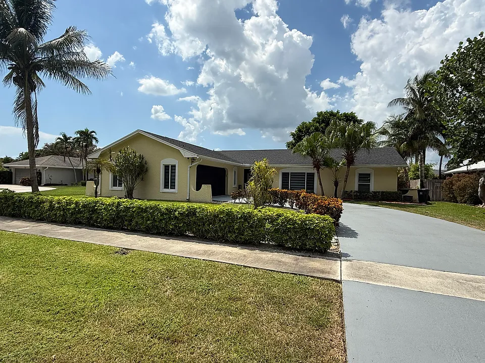 1657 Baltrusol Pl
