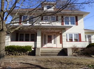 11 McHenry Ave, Crystal Lake, IL 60014