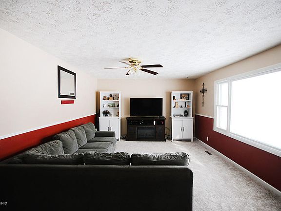 4th image of 8816 Meadowview Ct