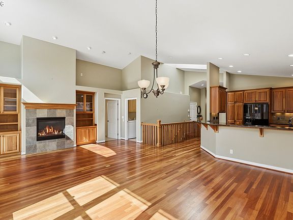 3rd image of 640 SE 40th Ter