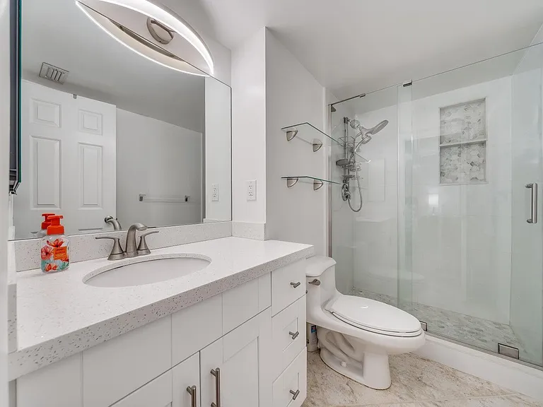 3939 NE 5th Ave #D103 — Photo 11