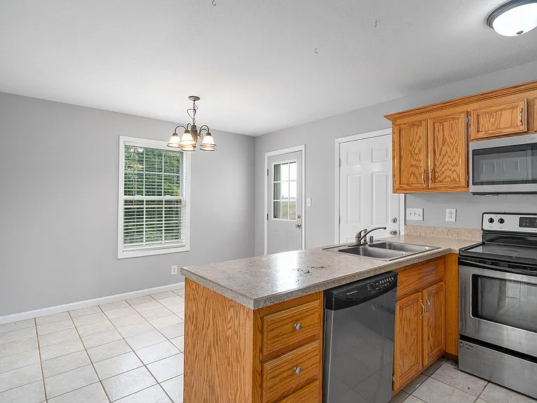105 Fallow Ln — Photo 8