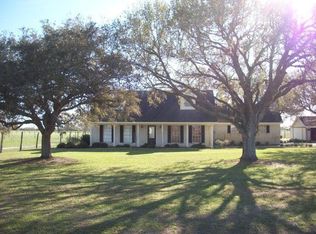 662 County Road 304, Edna, TX 77957