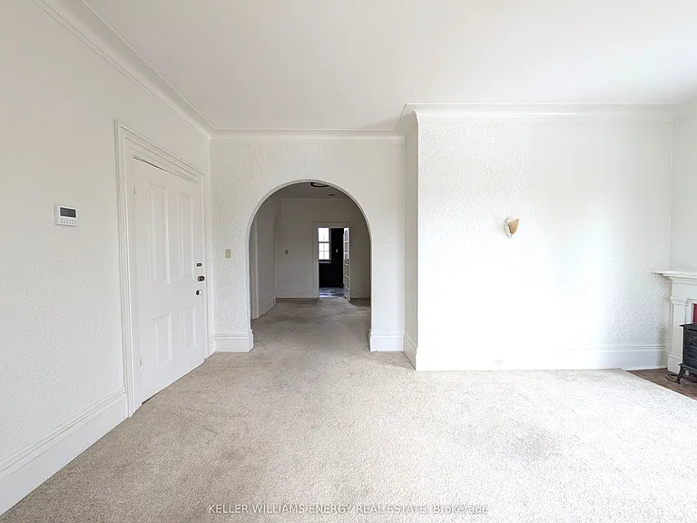 35 King St #4 — Photo 9