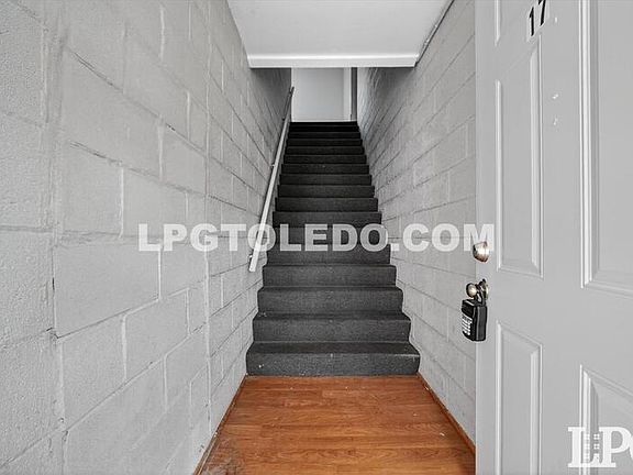 4th image of 1734 Arlington Ave