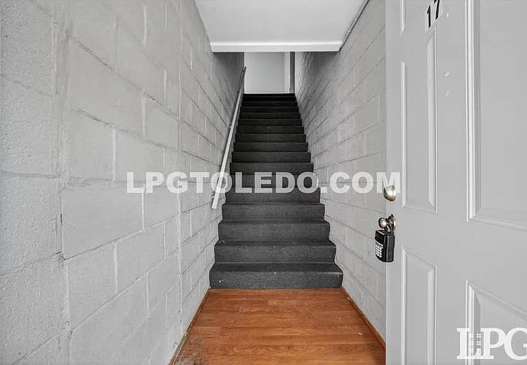 1734 Arlington Ave — Photo 4