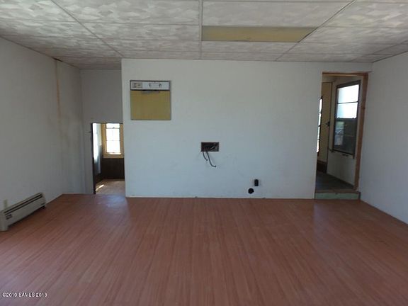 4th image of 946 W Cole Ln