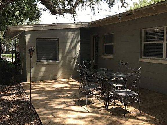 4th image of 1628 Oakmont Ln