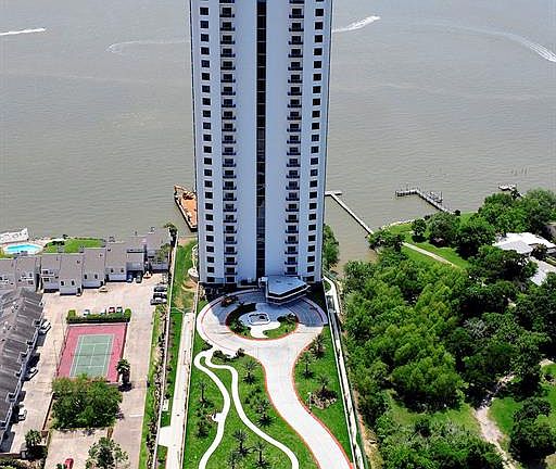4th image of 4821 Nasa Pkwy APT 4E