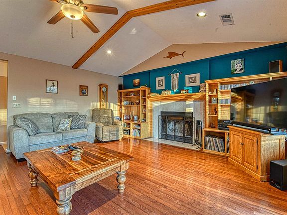 4th image of 20601 Nob Hill Cir