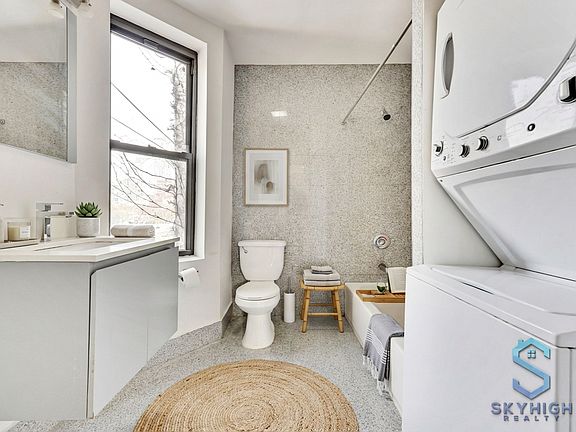 3rd image of 479 Warren St APT 4B
