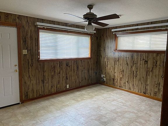 5th image of 1110 W Camellia Dr