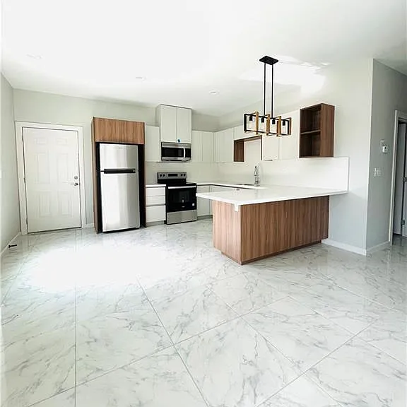 902 Hidden Hills St #3 — Photo 3