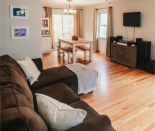 3rd image of 679 Forest Cir