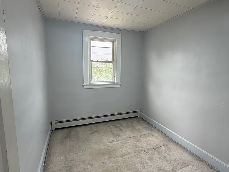 143 Illinois Ave — Photo 3