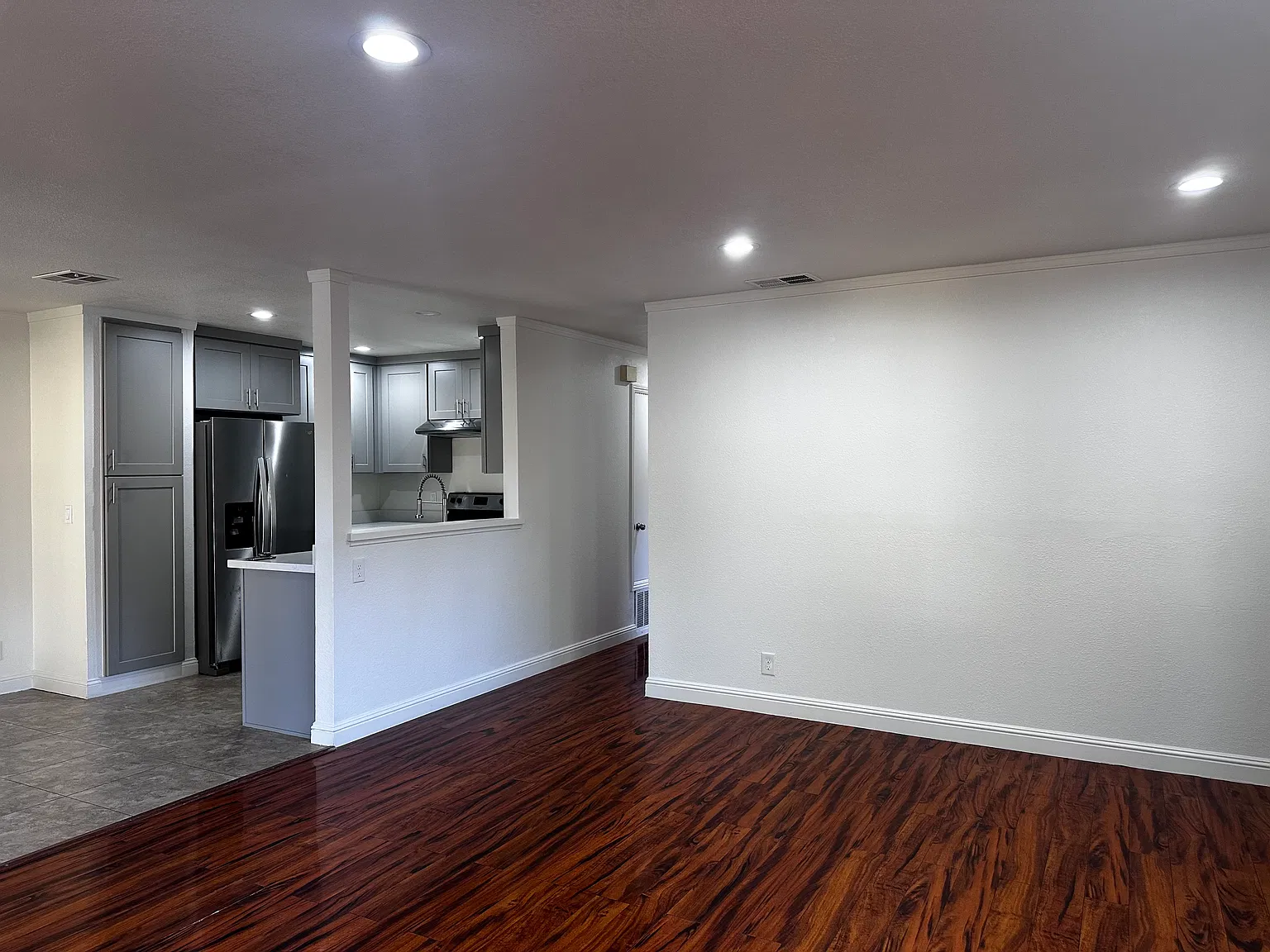 691 Whitewater Ct — Photo 3