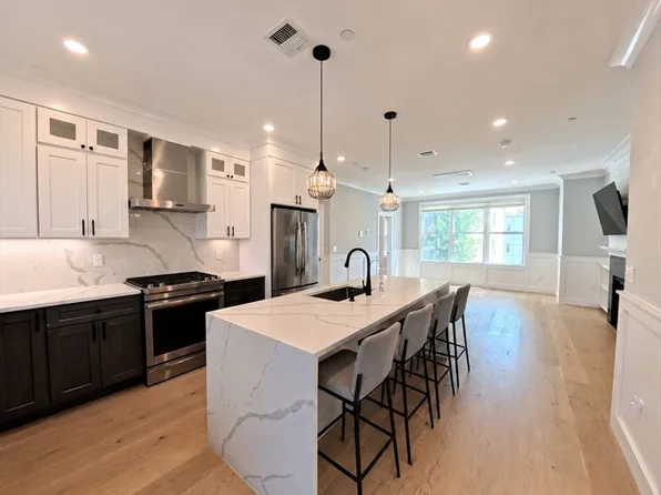 113 Beacon St #B, Somerville, MA 02143
