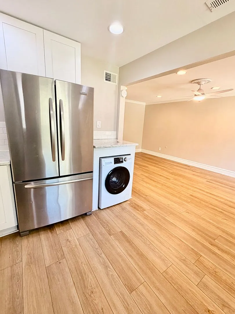 Stylishly Updated 2BR Townhome Near City Park Denver — Photo 3
