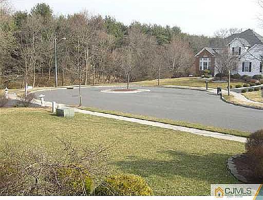 4th image of 6 Crestwood St