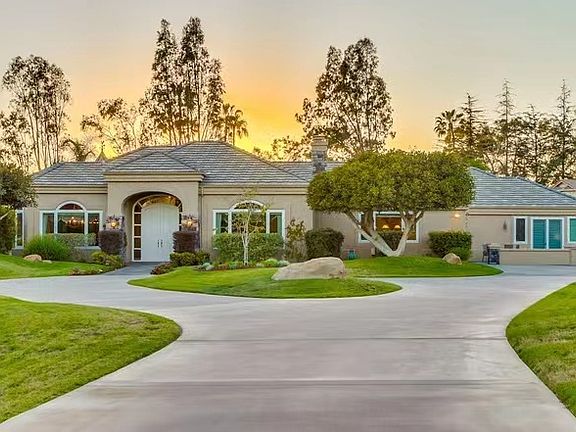 2nd image of 15778 Paseo Hermoso