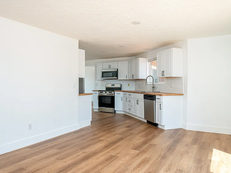 1115 NE 63rd St — Photo 36