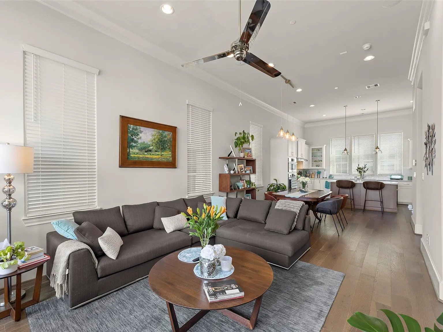3 bed, 4.5 bath, 2691 sqft, $4,400 — Photo 3