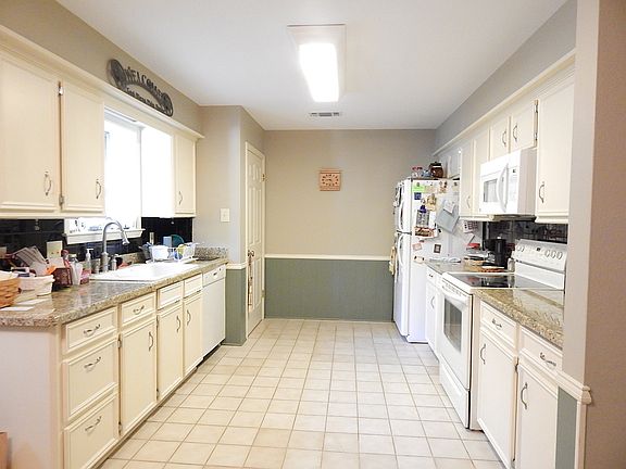5th image of 627 Park Pl