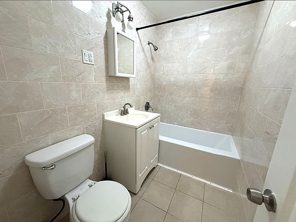 4th image of 922 Broadway #3
