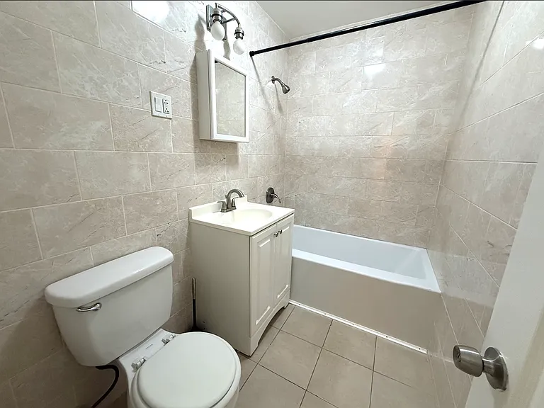 922 Broadway #3 — Photo 4