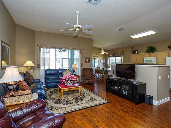 5th image of 305 Hanging Moss Cir