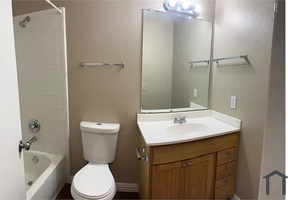 4 bed, 1637 sqft, $2,500 — Photo 4